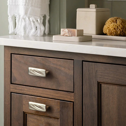 Brass Vintage-Style Pull Handle - Small Wardrobe and Cabinet Door Handle